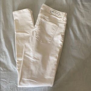 White skinny jeans